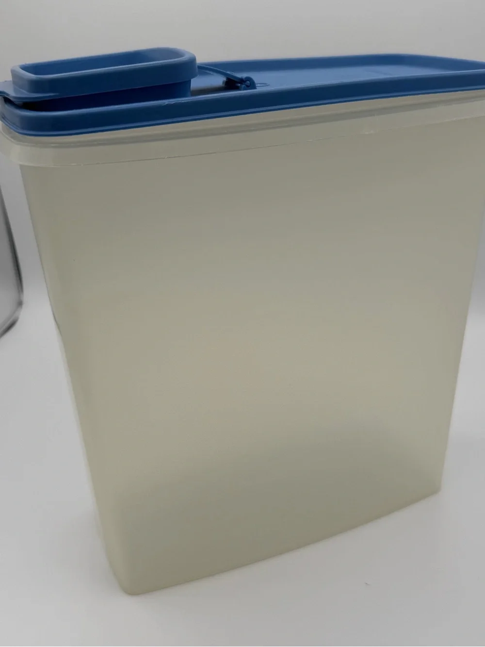 Vintage Tupperware Super Serial Keeper 20 Cups Translucent Base Blue Flip Lid